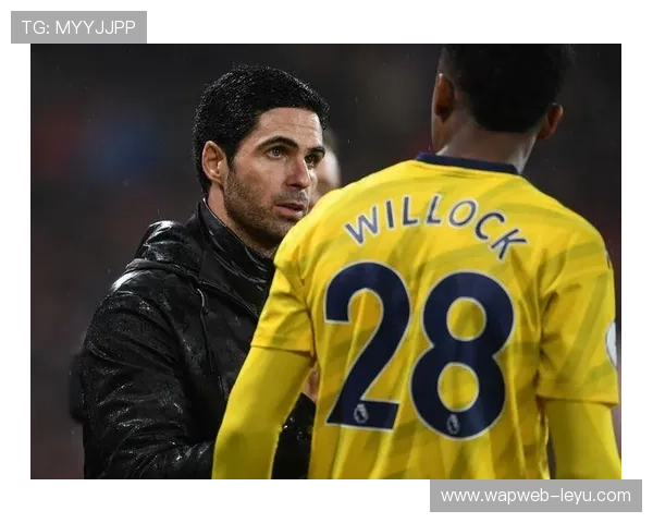 王黎伦敦之行：与父母汇合探访阿森纳，球探大卫热情迎接