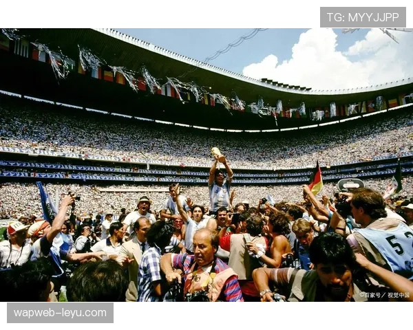 马拉多纳1986年世界杯传奇回顾：不朽瞬间铸就足球历史新巅峰