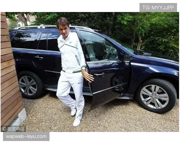 费德勒家里那咖啡机比我整个厨房都贵吧？